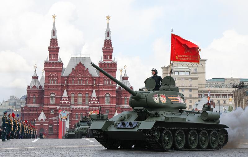 Un tanc T-34 la parada din Piata Rosie, Foto: Sergei Bobylev / TASS / Profimedia Images