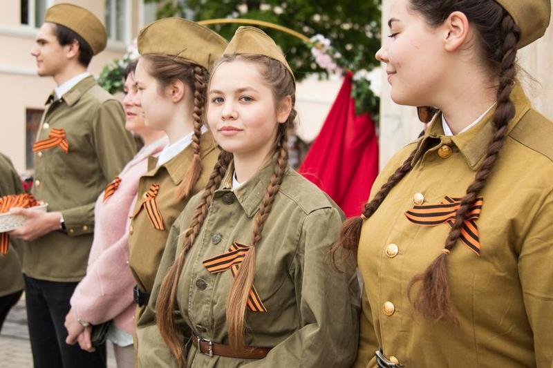 voluntari purtand panglica Sfantului Gheorghe in Tiraspol de Ziua Victoriei, Foto: Artem Kulekin / Sputnik / Profimedia