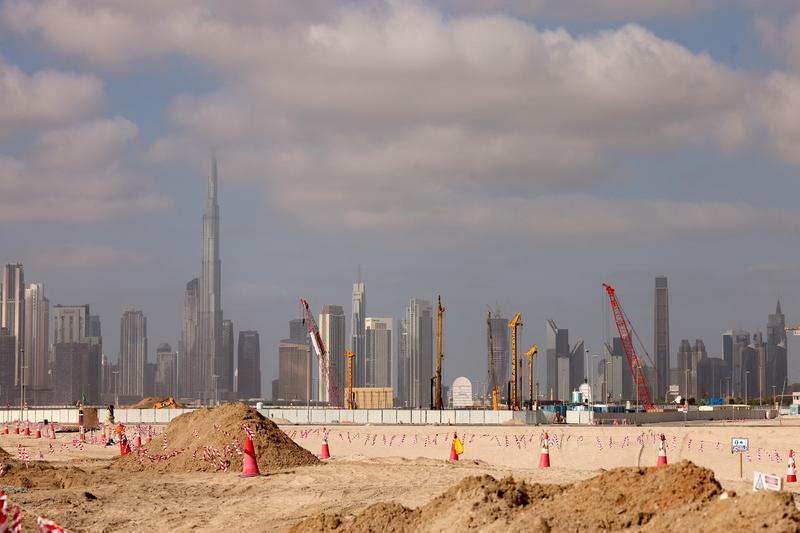 Șantier din Dubai, cu fundal de zgârie nori, Foto: Karim SAHIB / AFP / Profimedia