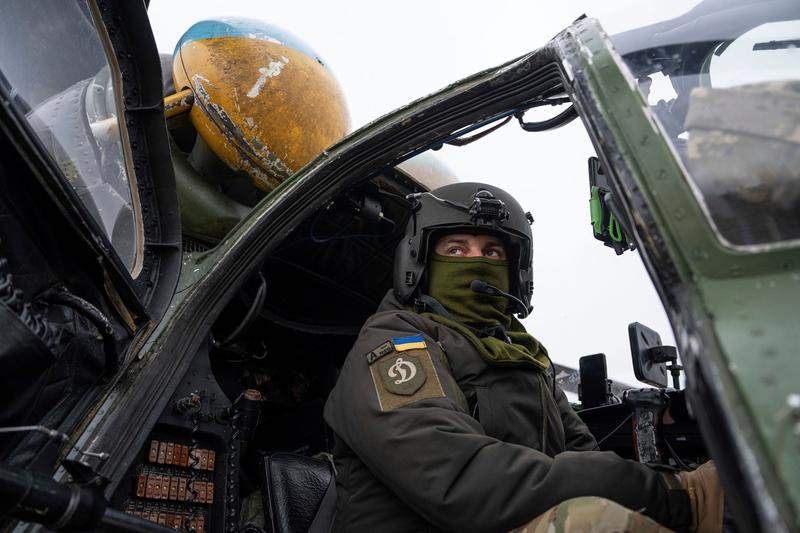 Un pilot ucrainean pe frontul din Donețk, Foto: Evgeniy Maloletka / AP / Profimedia
