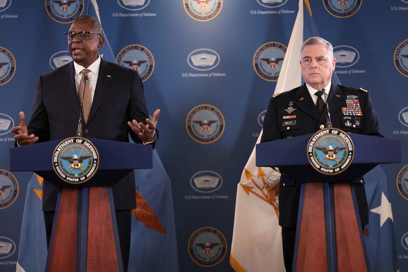 Lloyd Austin (stanga), alaturi de seful de Stat Major al armatei americane, generalul Mark Milley, Foto: Win McNamee / Getty Images / Profimedia Images