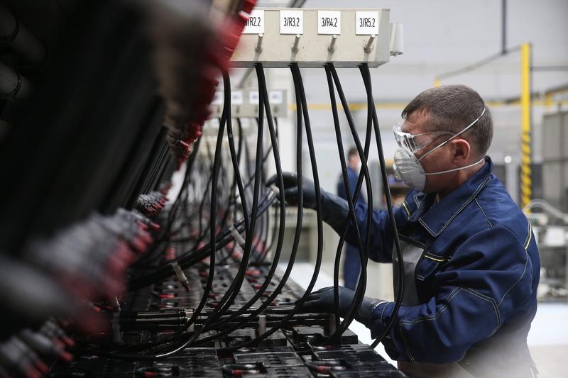 Intr-o fabrica de baterii electrice, Foto: Yegor Aleyev / TASS / Profimedia