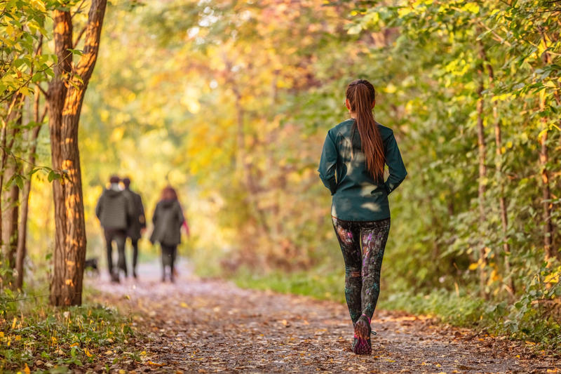 O plimbare scurtă pe zi te ajută să ajungi la cele 150 de minute de mișcare săptămânală, Foto: © Martinmark | Dreamstime.com