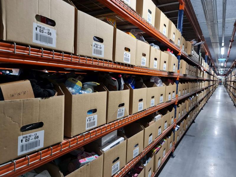 Pachete in depozitul eMAG, Foto: Vlad Barza / HotNews.ro