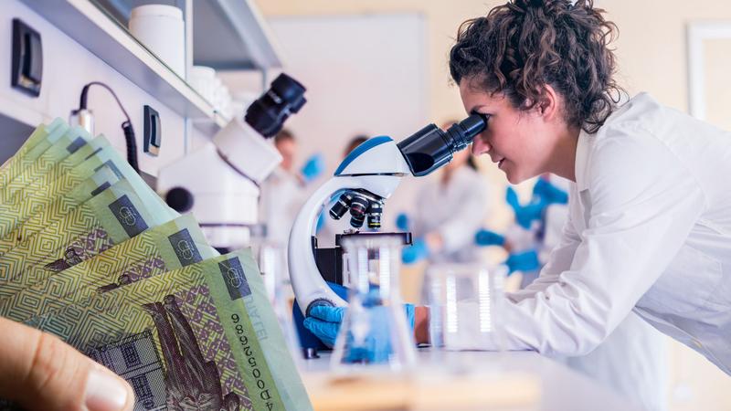 Bani în domeniul cercetării, Foto: fanatik.ro