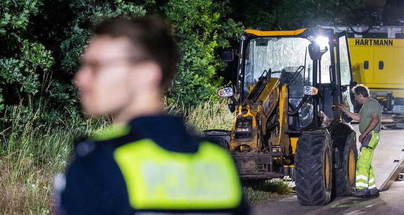 Un copil și un bărbat au murit după o plimbarea în care a fost implicat un excavator, în Germania, Foto: Philipp Schulze / DPA / Profimedia