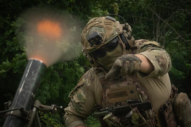 Soldat ucrainean pe frontul din regiunea Zaporojie, Foto: Efrem Lukatsky / AP / Profimedia