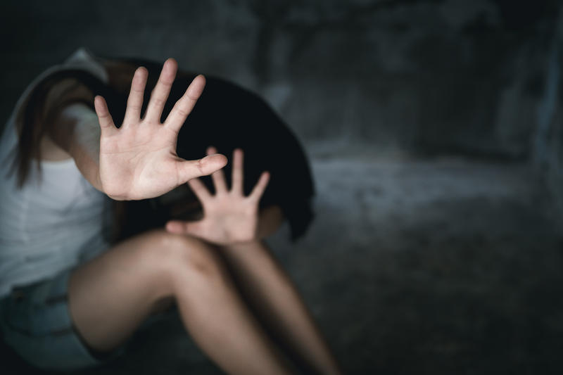 „El aici pescuiește într-un acvariu”. Opt femei acuză un lider influent din comunitatea adventistă de hărțuire și agresiuni sexuale