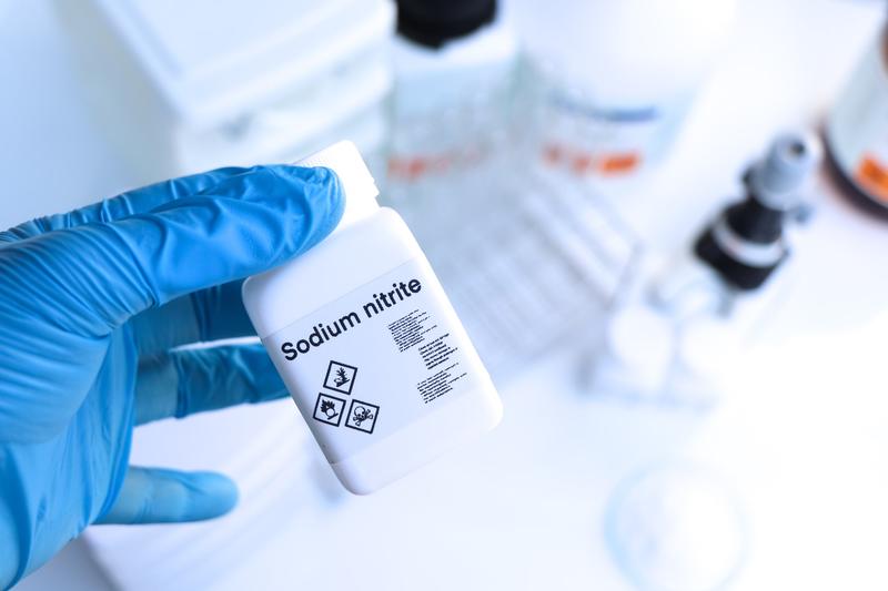 Azotit de sodiu, Foto: Chemical Lab / Dreamstime.com