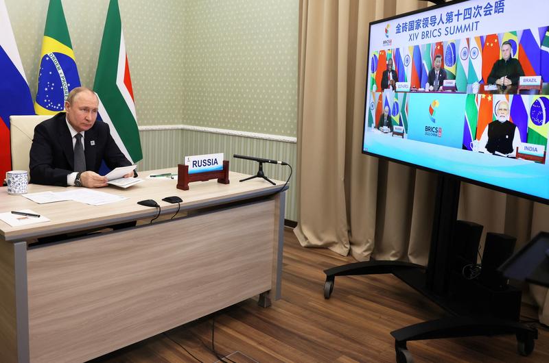Vladimir Putin a participat prin videoconferinta la summitul BRICS din 2022, Foto: Rodger Bosch / AFP / Profimedia Images