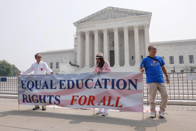 Protest in fata Curtii Supreme din SUA pentru încetarea discriminarii pozitive in universitatile americane, Foto: Jemal Countess / AFP / Profimedia