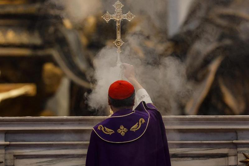 Ritual de purificare la Basilica Sfântul Petru din Vatican, Foto: Giuseppe Lami / Zuma Press / Profimedia