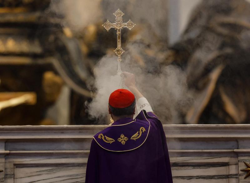 Ritual de purificare la Basilica Sfântul Petru din Vatican, Foto: Giuseppe Lami / Zuma Press / Profimedia