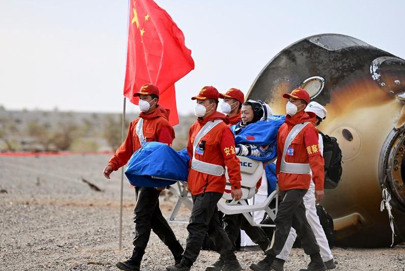 Unul dintre cei 3 astronauti reintorsi pe Terra, Foto: Lian Zhen / Xinhua News / Profimedia