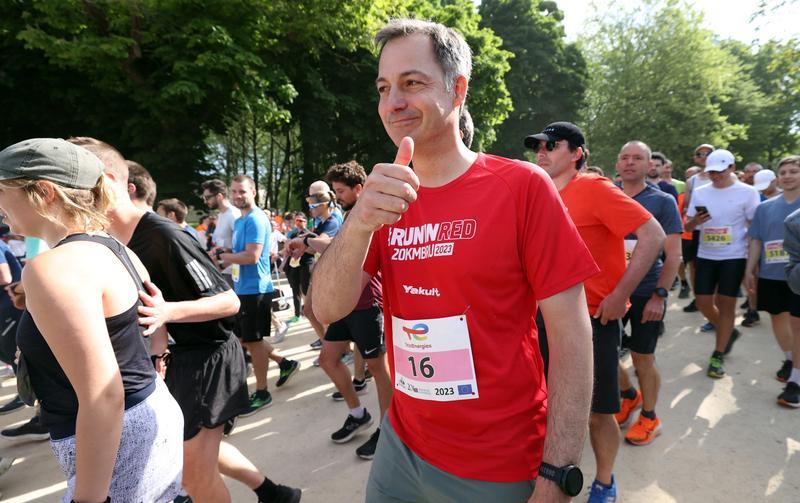 Premierul belgian Alexander De Croo este cunoscut pentru participarea sa la curse de maraton și cicliste, Foto: Dursun Aydemir / AFP / Profimedia