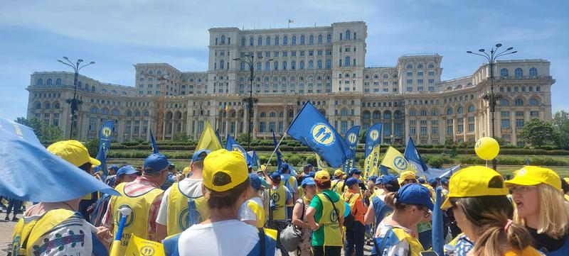 Protest al sindicatelor din sanatate in fata Parlamentului, Foto: Hotnews / Alina Neagu