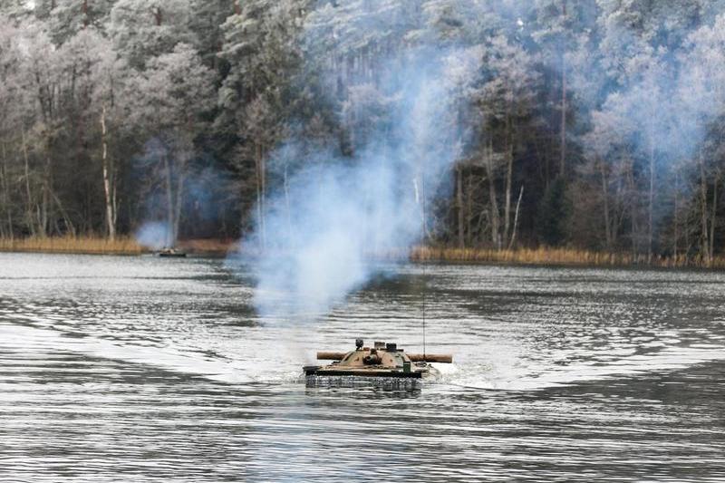 Un BMP-1 în apă, Foto: APFootage / Alamy / Alamy / Profimedia