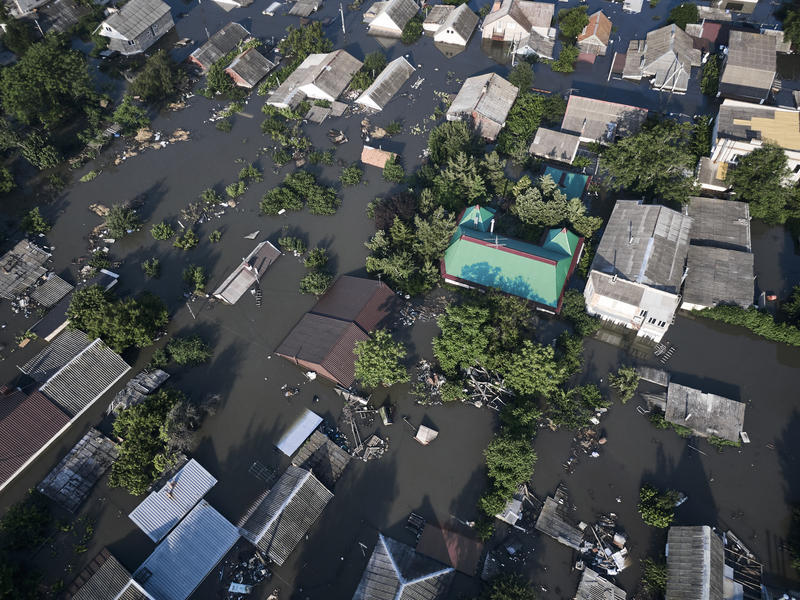 strazi din Hersonul inundat, Foto: LIBKOS / AP / Profimedia