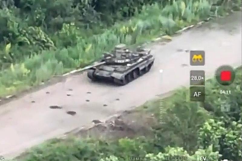 Tanc rusesc inainte sa treaca peste mine, Foto: Captura video