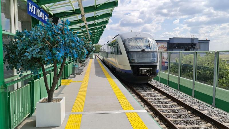 Tren pe linia de aeroport, Foto: Vlad Barza / HotNews.ro