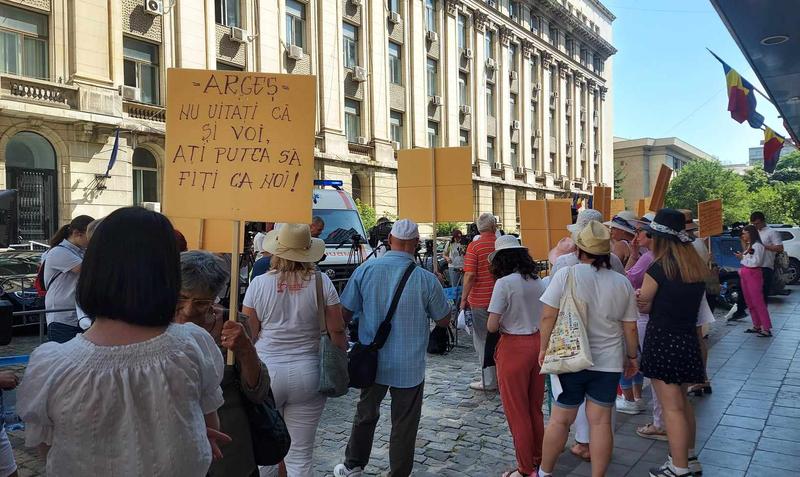 Protest al pacienților în fața Ministerului Sănătății, Foto: Hotnews