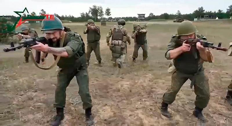 Mercenari Wagner antrenează soldați din Belarus, Foto: Belarusian Defense Ministry via VoenTV / AP / Profimedia