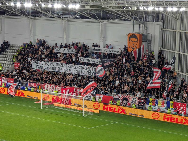 Suporterii echipei Dinamo la meciul cu FCSB, Foto: Victor Cozmei / HotNews.ro