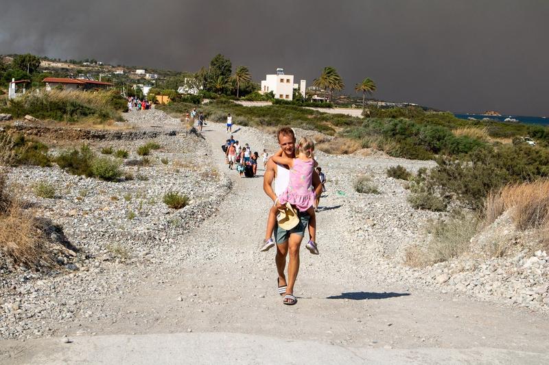 Turiști evacuați de pe insula Rodos din cauza incendiilor puternice, Foto: AA/ABACA / Abaca Press / Profimedia