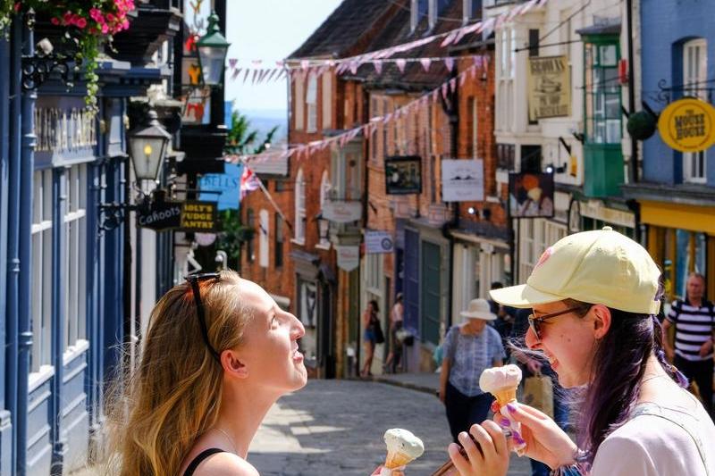 Pentru cei care nu își doresc să viziteze o destinație anume și au planuri de vacanță flexibile, mai există zboruri accesibile ca preț, Foto: peter lawson / Alamy / Alamy / Profimedia