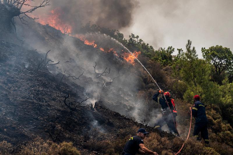 Pompierii lupta in continuare cu incendiile din Grecia, Foto: Angelos Tzortzinis / AFP / Profimedia Images