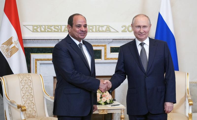 Președintele rus Vladimir Putin alături de omologul său egiptean Abdel Fattah El-Sisi înainte de summitul Rusia - Africa, Foto: Alexey DANICHEV / AFP / Profimedia