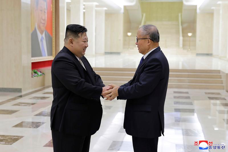 Kim Jong Un și Li Hongzhong, Foto: KCNA via KNS / AP / Profimedia