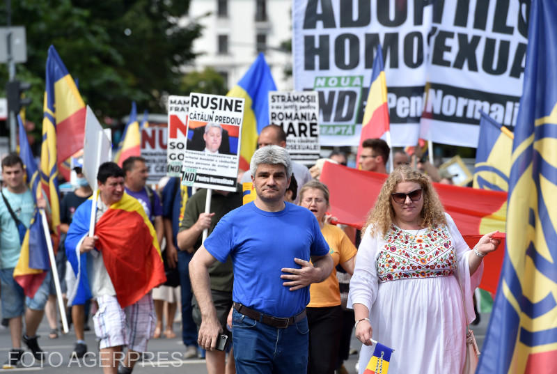 “March of Normality”, in Piaţa Victoriei / Persons are requested to help the “pure household based mostly on marriage between a person and a lady” – HotNews.ro