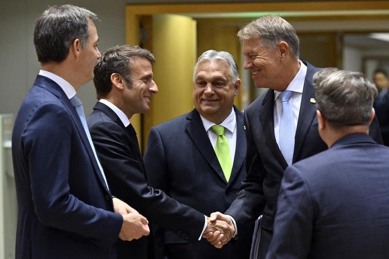 Klaus Iohannis, Emmanuel Macron si premierul Viktor Orban, Foto: JOHN THYS / AFP / Profimedia