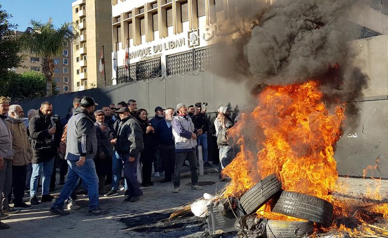 Proteste în fața Băncii Centrale a Libanului, Foto: AA/ABACA / Abaca Press / Profimedia