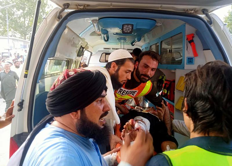 O bomba a provocat zeci de morti in Pakistan, Foto: Rescue 1122 Head Quarters / AP / Profimedia