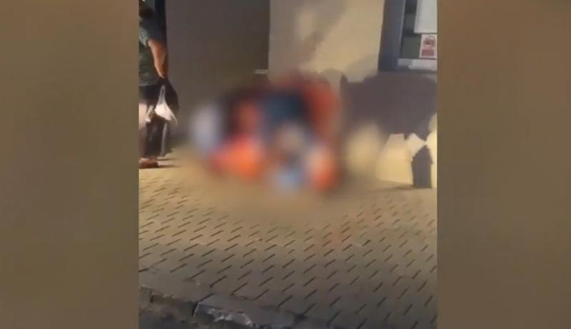 O femeie a născut pe trotuarul din fața spitalului din Urziceni, Foto: Captura video