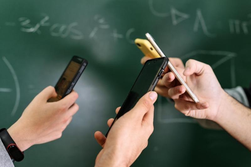Telefoane mobile in sala de clasa, Foto: David Herraez / Alamy / Profimedia Images