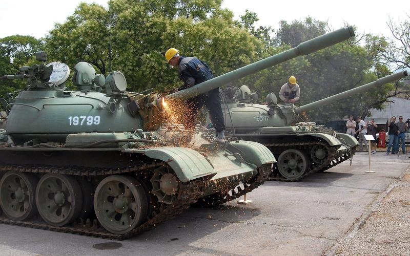 Tancuri T-55 rusesti pregatite pentru fier vechi, Foto: Savo Prelevic / AFP / Profimedia Images