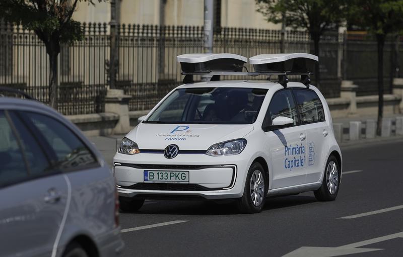 Masina speciala care verifica automat parcararile din Capitala, Foto: INQUAM Photos / Octav Ganea