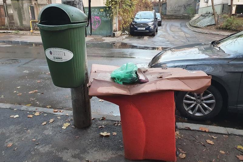 Deșeuri aruncate pe domeniul public, Foto: Hotnews / Catiușa Ivanov