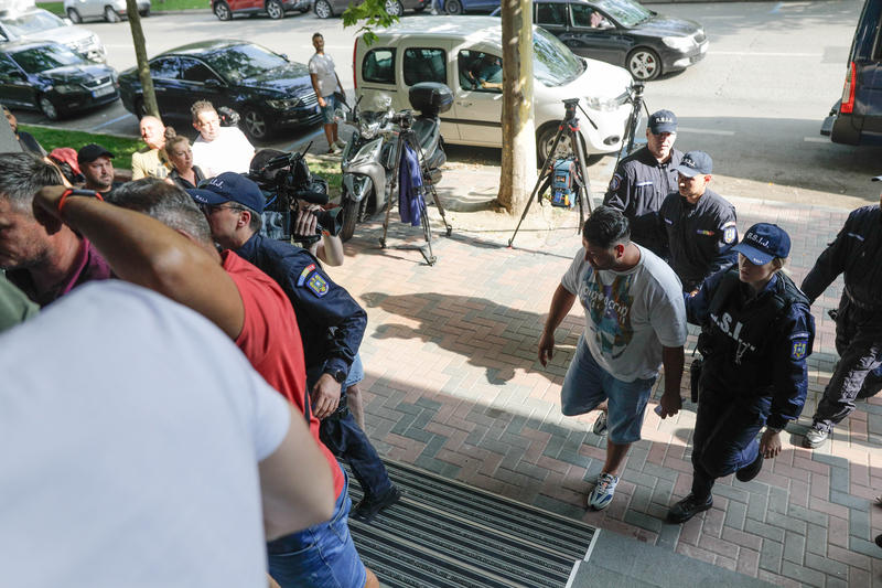 Persoane sunt aduse la sediul DIICOT in dosarul azilelor de batrani , Foto: Inquam Photos / George Calin