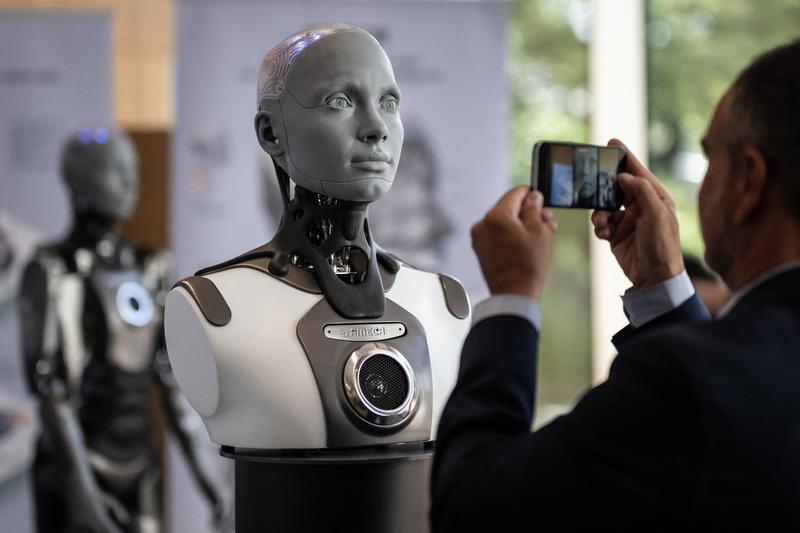 Robotul Ameca, Foto: Fabrice COFFRINI / AFP / Profimedia