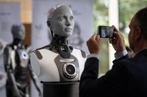 Robotul Ameca, Foto: Fabrice COFFRINI / AFP / Profimedia