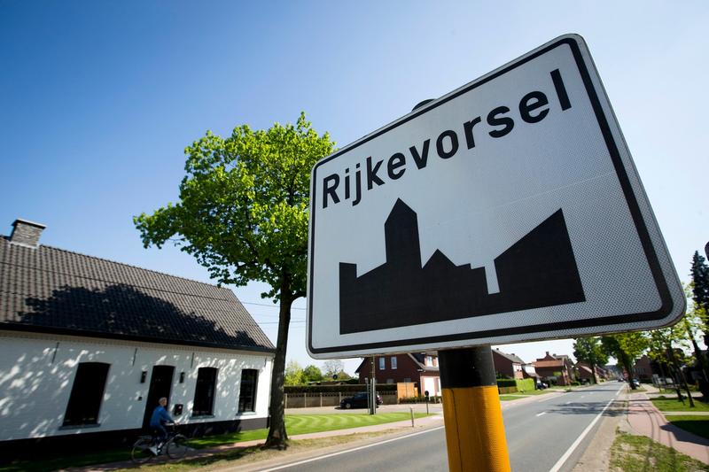 Un mic orășel din Belgia a interzis consumul de alcool în zonele publice din cauza românilor petrecăreți, Foto: KRISTOF VAN ACCOM / AFP / Profimedia