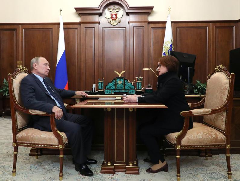 Vladimir Putin alaturi de Elvira Nabiullina, Foto: Mikhael Klimentyev / Sputnik / Profimedia Images