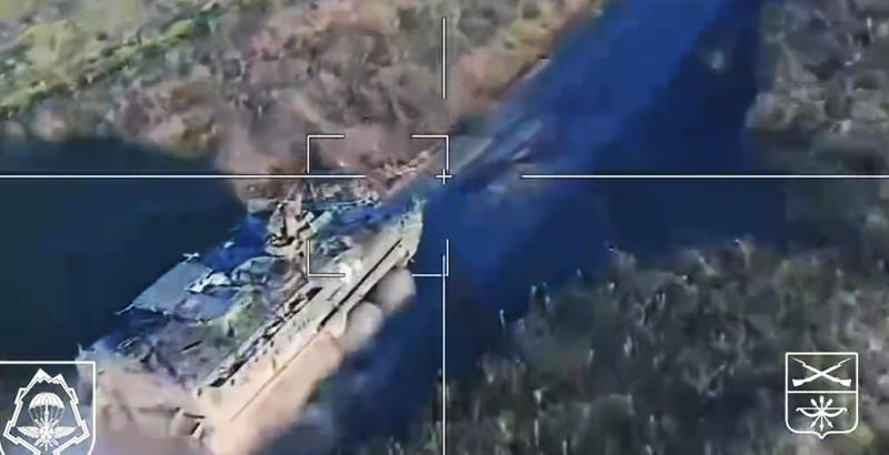 Transportor blindat „Stryker” pe frontul din Ucraina, Foto: Captura video