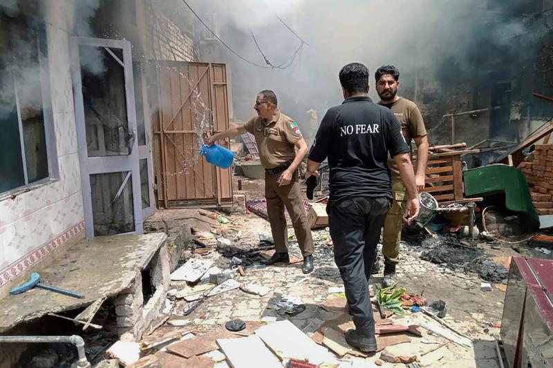 Politia pakistaneza a intervenit dupa izbucnirea violentelor, Foto: AP / AP - The Associated Press / Profimedia