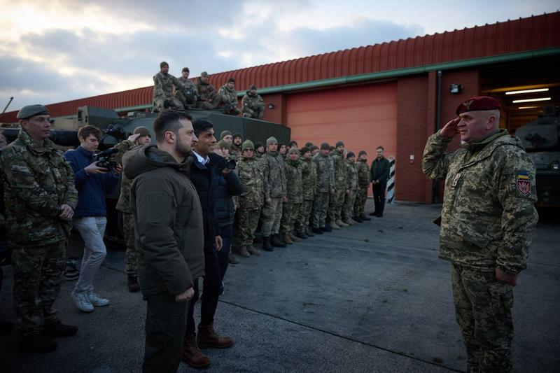 Brigada 82 de Trupe Aeropurtate a fost instruita in Marea Britanie, Foto: Office of the President of Ukraine- Cover Images / INSTAR Images / Profimedia