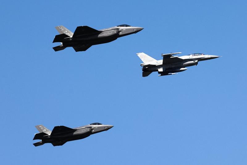Avioane F-35 și F-16, Foto: Jakub Porzycki / AFP / Profimedia